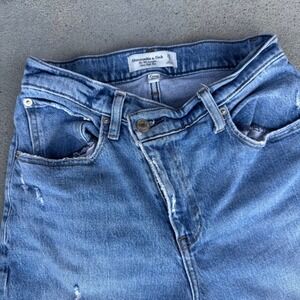 Abercrombie & Fitch 90s Straight Ultra High Rise Jeans Blue Wash Size 26 Curve